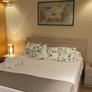 Frank Host Lux , Metro A A 50 M, Simple Check-in Con Codice A Qualsiasi Orario Appartement